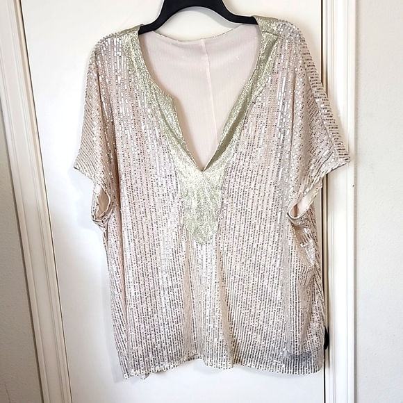 UNBRANDED Tops - NWOT 'UNBRANDED" SEQUENCE TOP/COVERUP  SZ 3XL